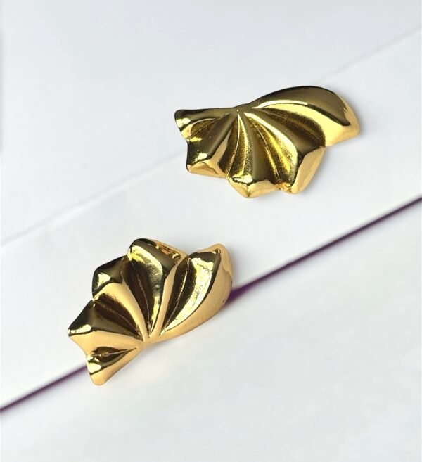 Oceana Shell Studs